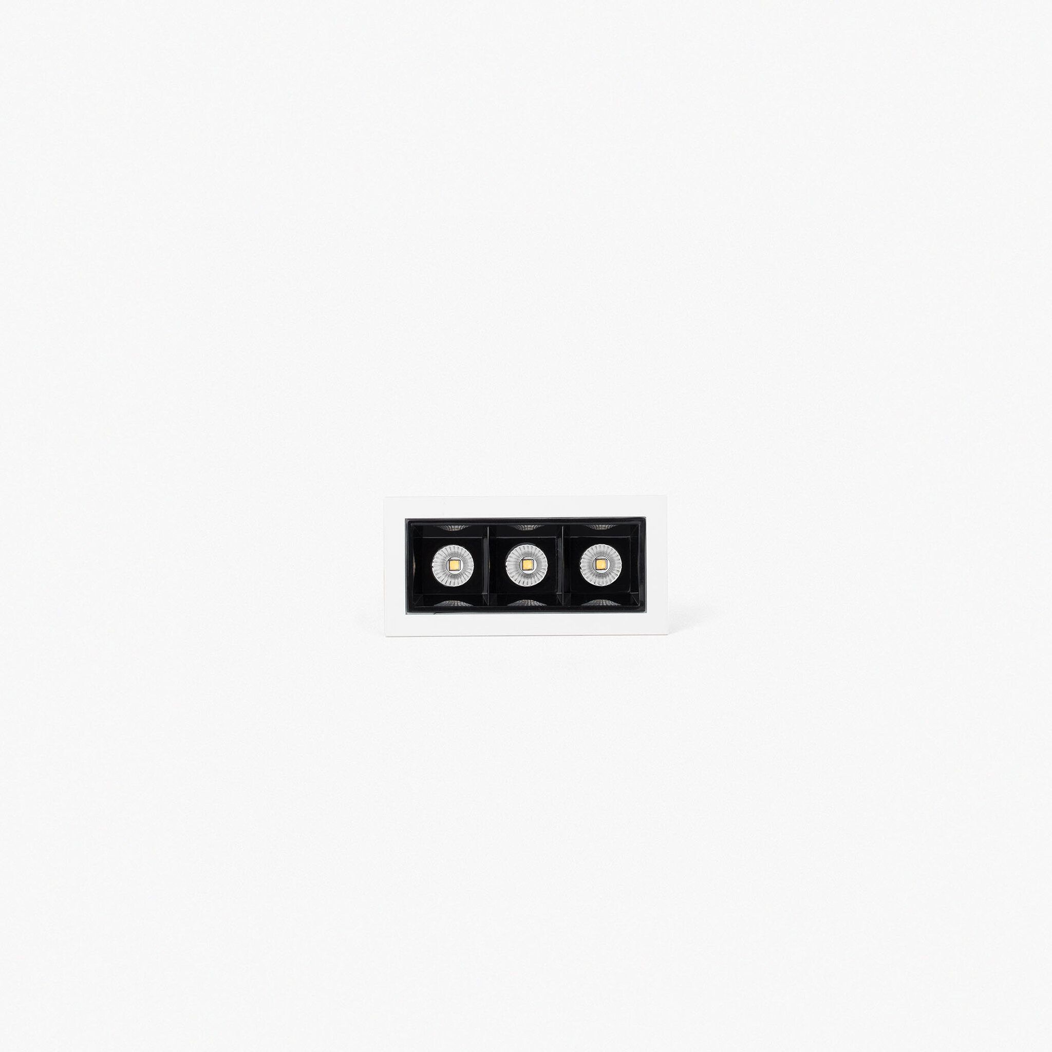 TROOP empotrable 3x2W blanco-negro 15° 2700K CRI90