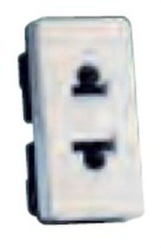Base mixta (estrecha) 10/16A 250V para clavija europea: 10/16 a 250 v~; para clavija americana 15 a 1