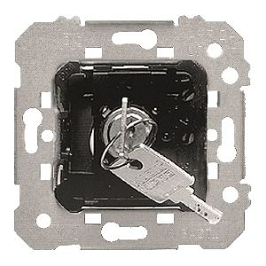 Conmutador llave (extraible) 5 a 250 v~ intensidad: 5 a (cos ? 0.7÷1). tensión 250 v. contactos: 1 ab