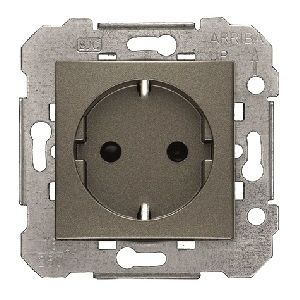 Schuko tornillo. protección de seguridad gris lava con garras 16 a 250 VAC