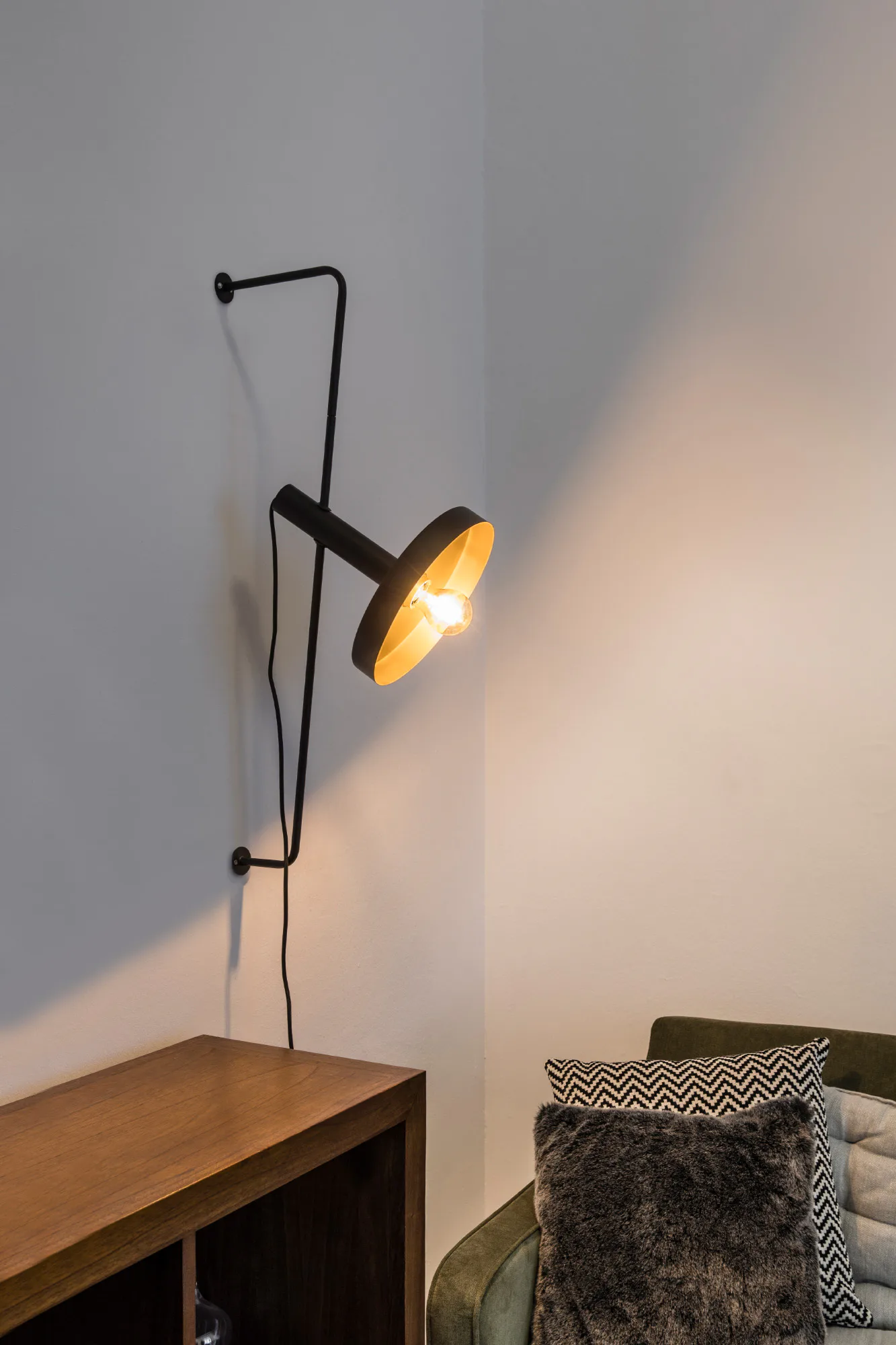 WHIZZ Lámpara aplique negra/oro ambiente - FARO Barcelona