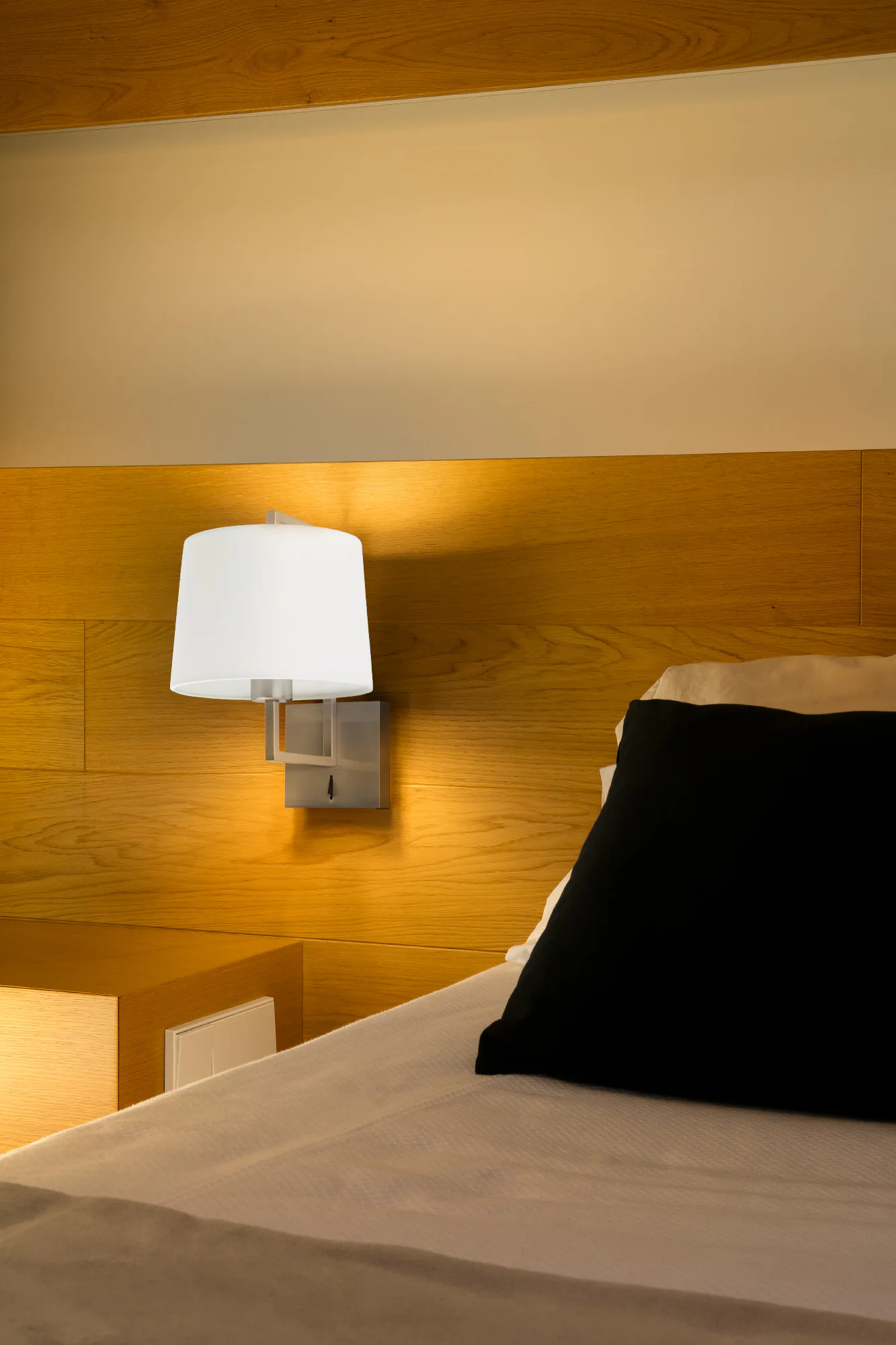 FRAME Lámpara aplique níquel mate/blanca ambiente - FARO Barcelona