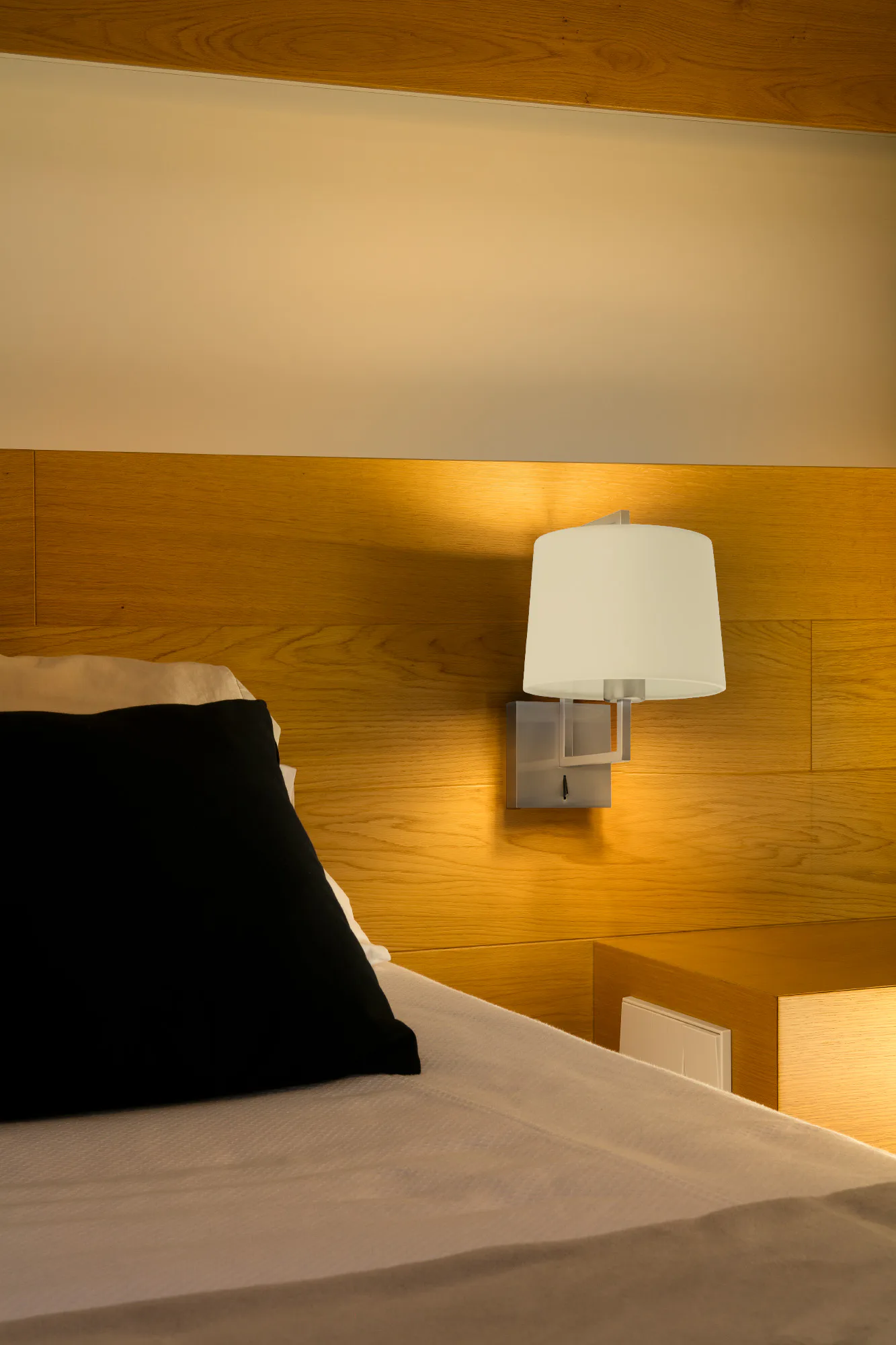 FRAME Lámpara aplique níquel mate/beige ambiente - FARO Barcelona