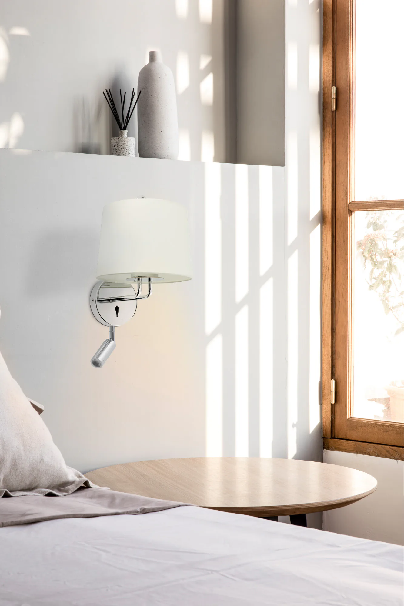 MONTREAL Lámpara aplique con lector cromo/blanca ambiente - FARO Barcelona