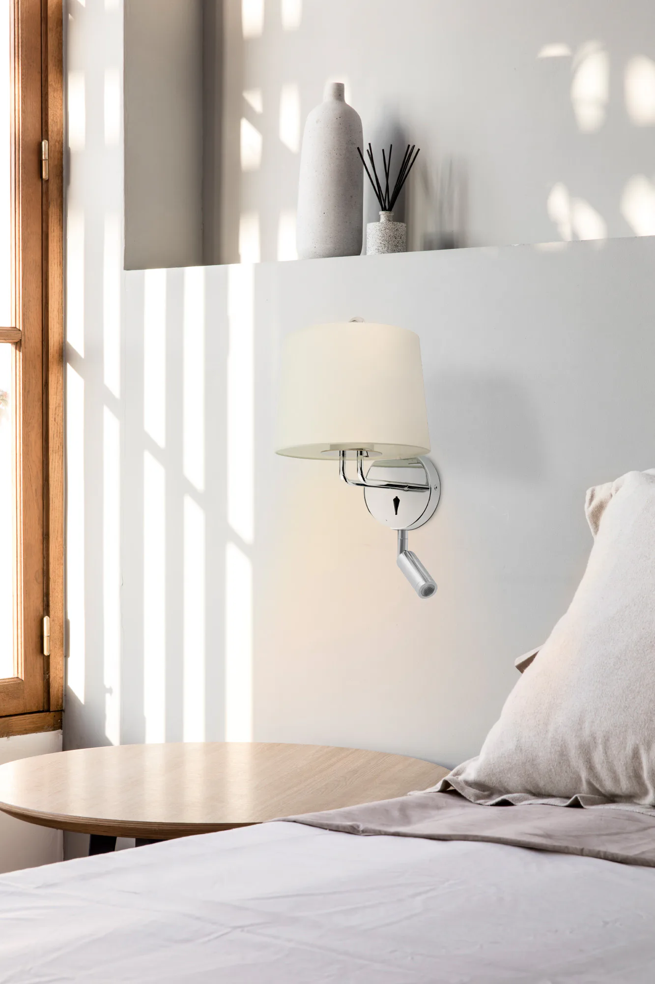 MONTREAL Lámpara aplique con lector cromo/beige ambiente - FARO Barcelona