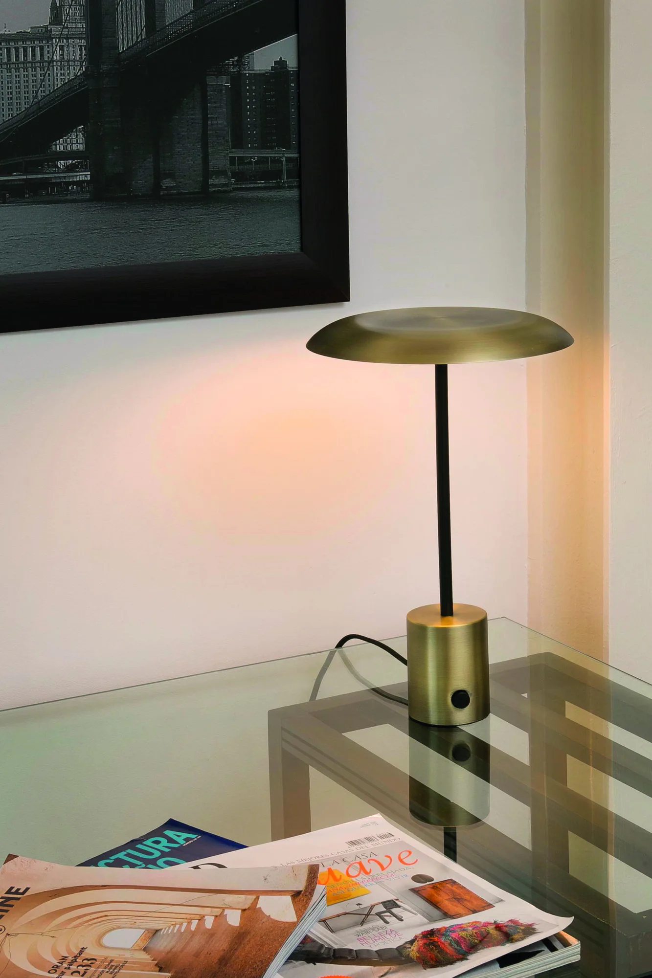 HOSHI Lámpara sobremesa oro satinado y color negro ambiente - FARO Barcelona