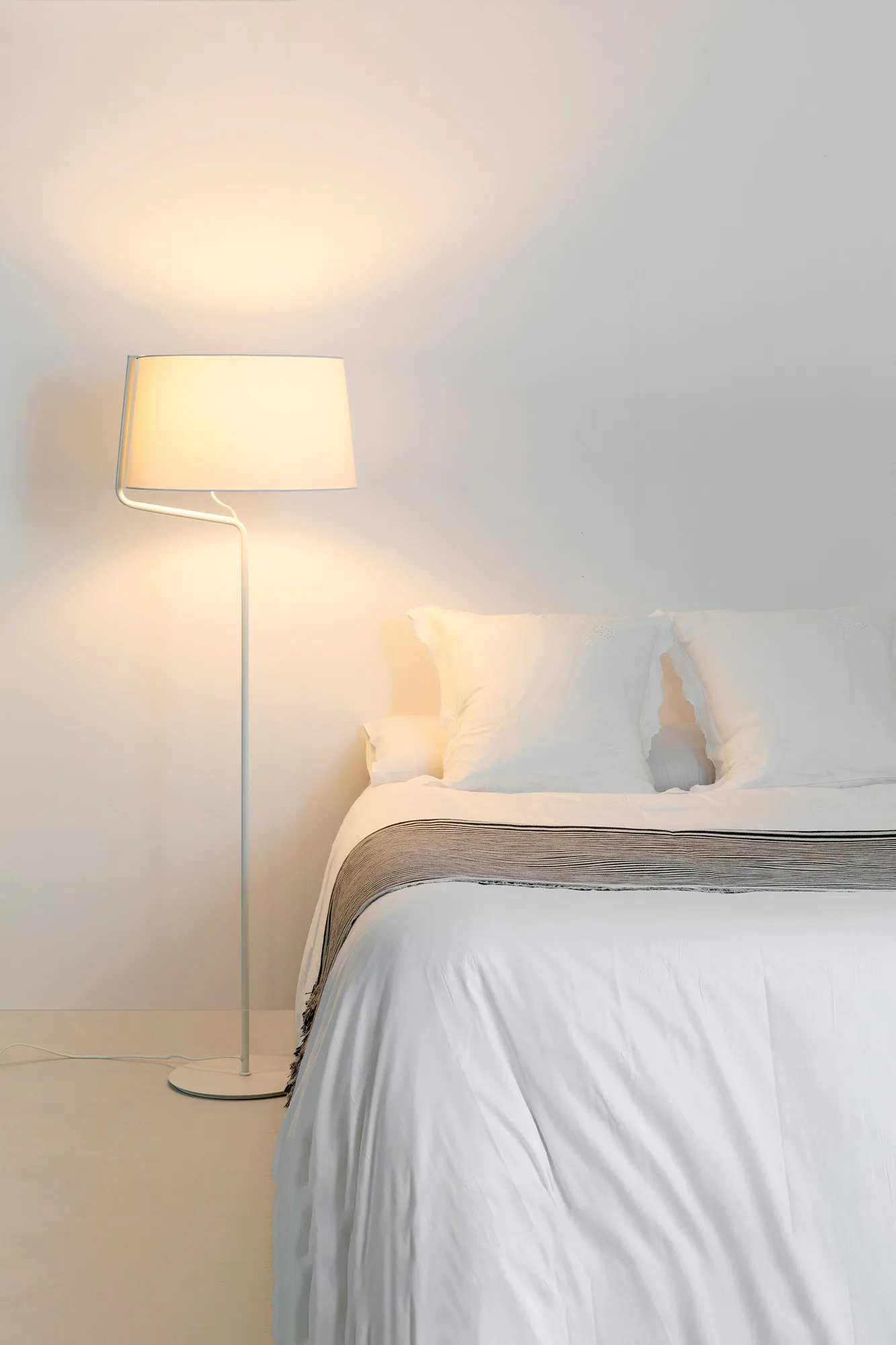 BERNI Lámpara pie de salón color blanco ambiente - FARO Barcelona