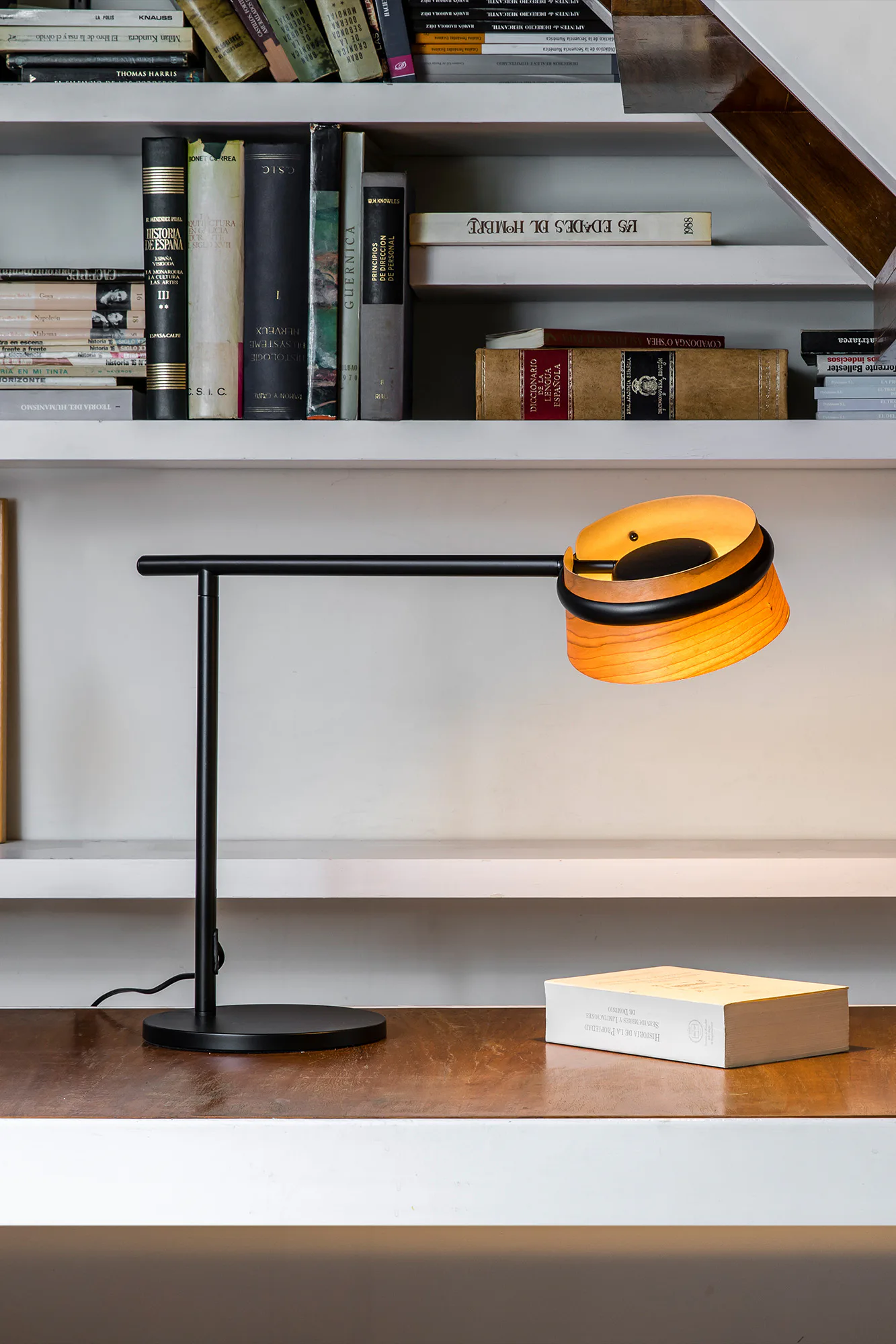 LOOP Lámpara sobremesa negra con pinza ambiente - FARO Barcelona