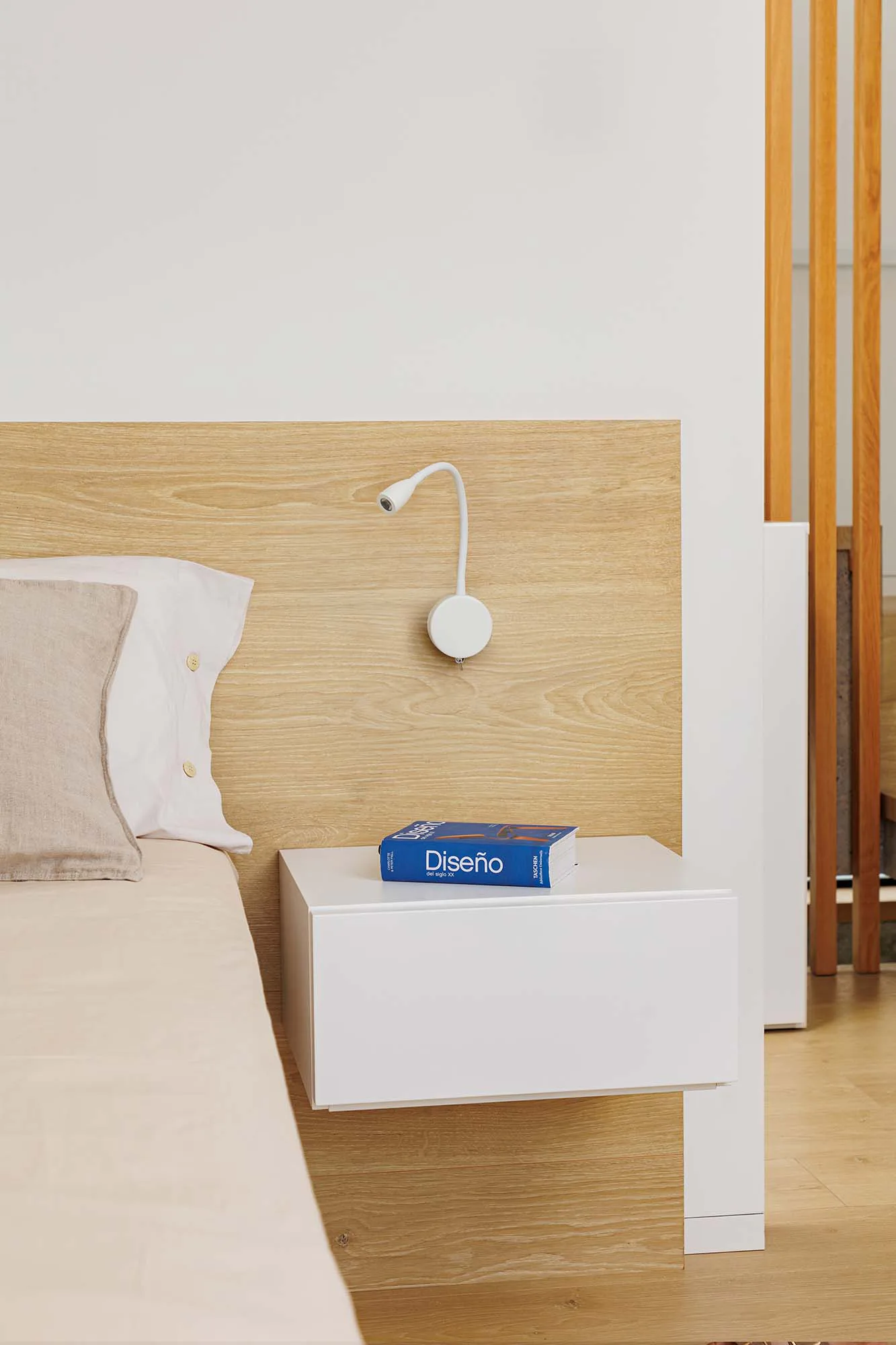 LOKE Lámpara aplique lector color blanco ambiente - FARO Barcelona