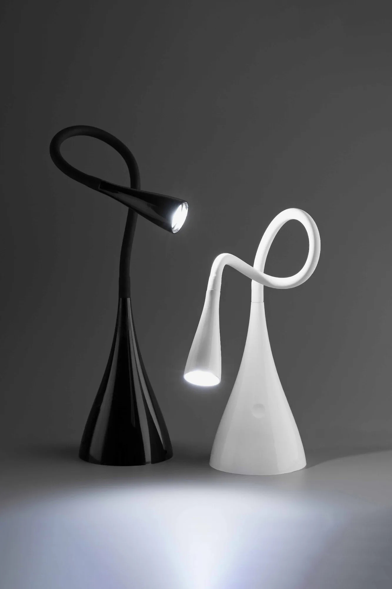 LENA Lámpara flexo color negra ambiente - FARO Barcelona