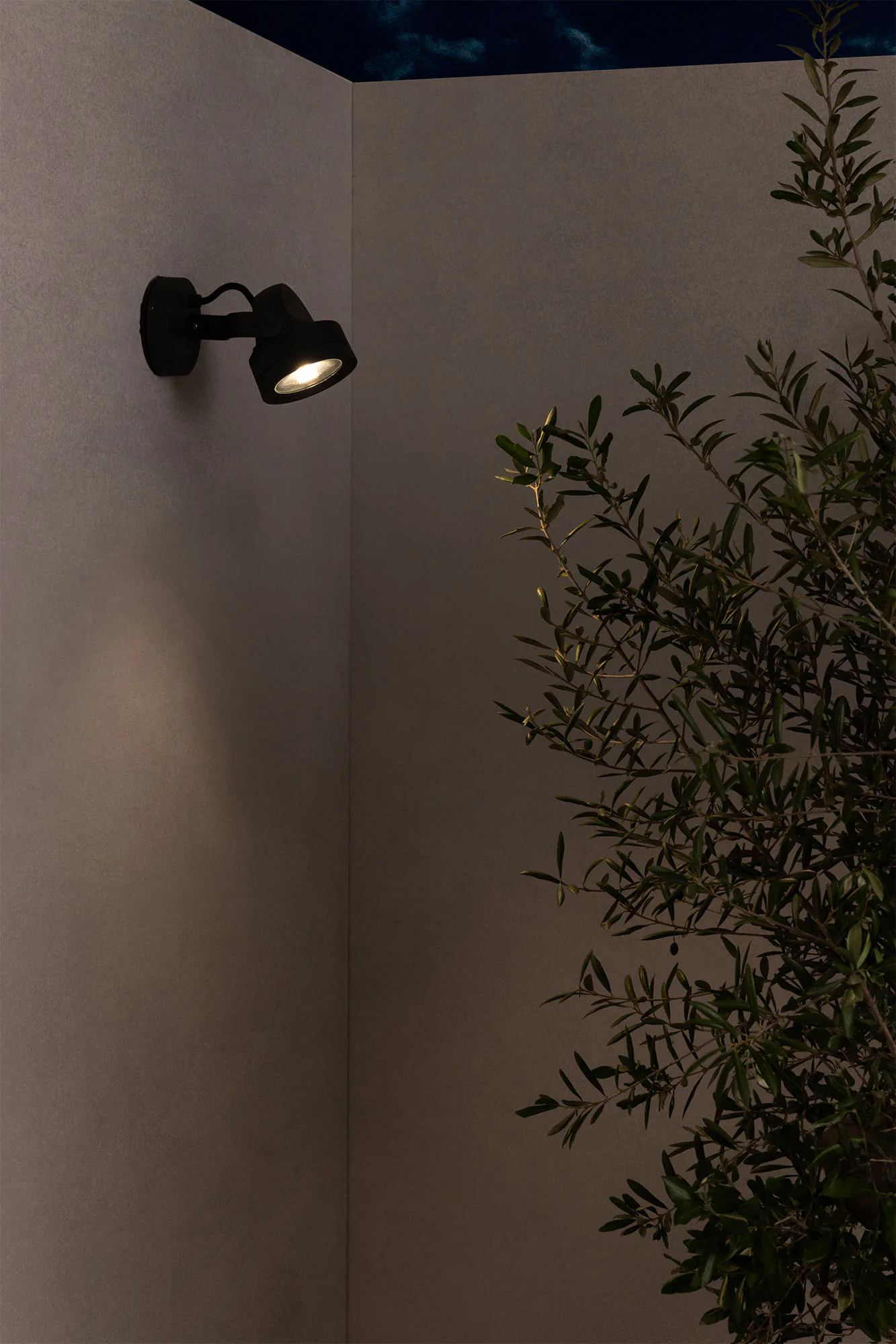 ALFA Lámpara proyector color gris oscuro ambiente - FARO Barcelona