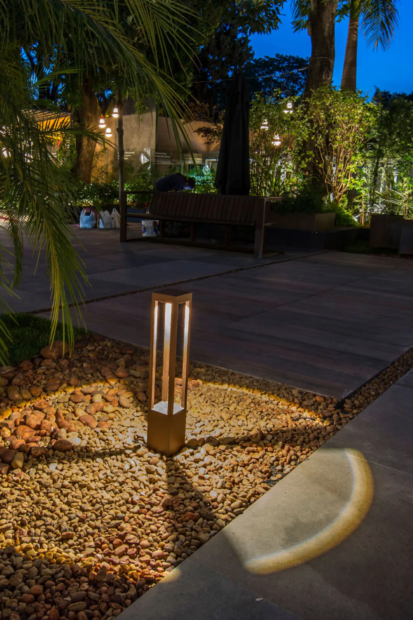 AGRA 650 Lámpara baliza marrón óxido ambiente - FARO Barcelona