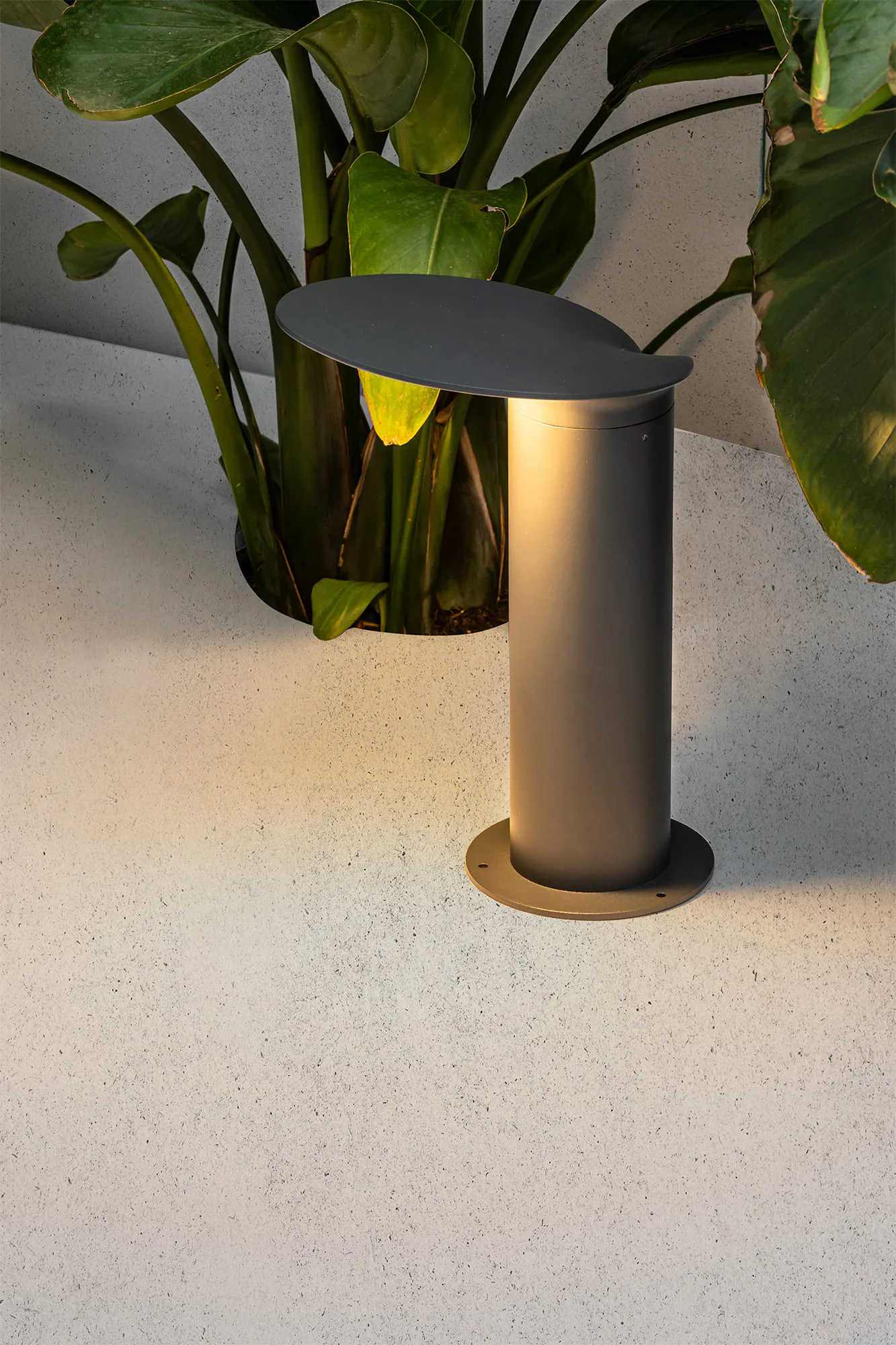 LOTUS 350 Lámpara baliza color gris oscuro ambiente - FARO Barcelona