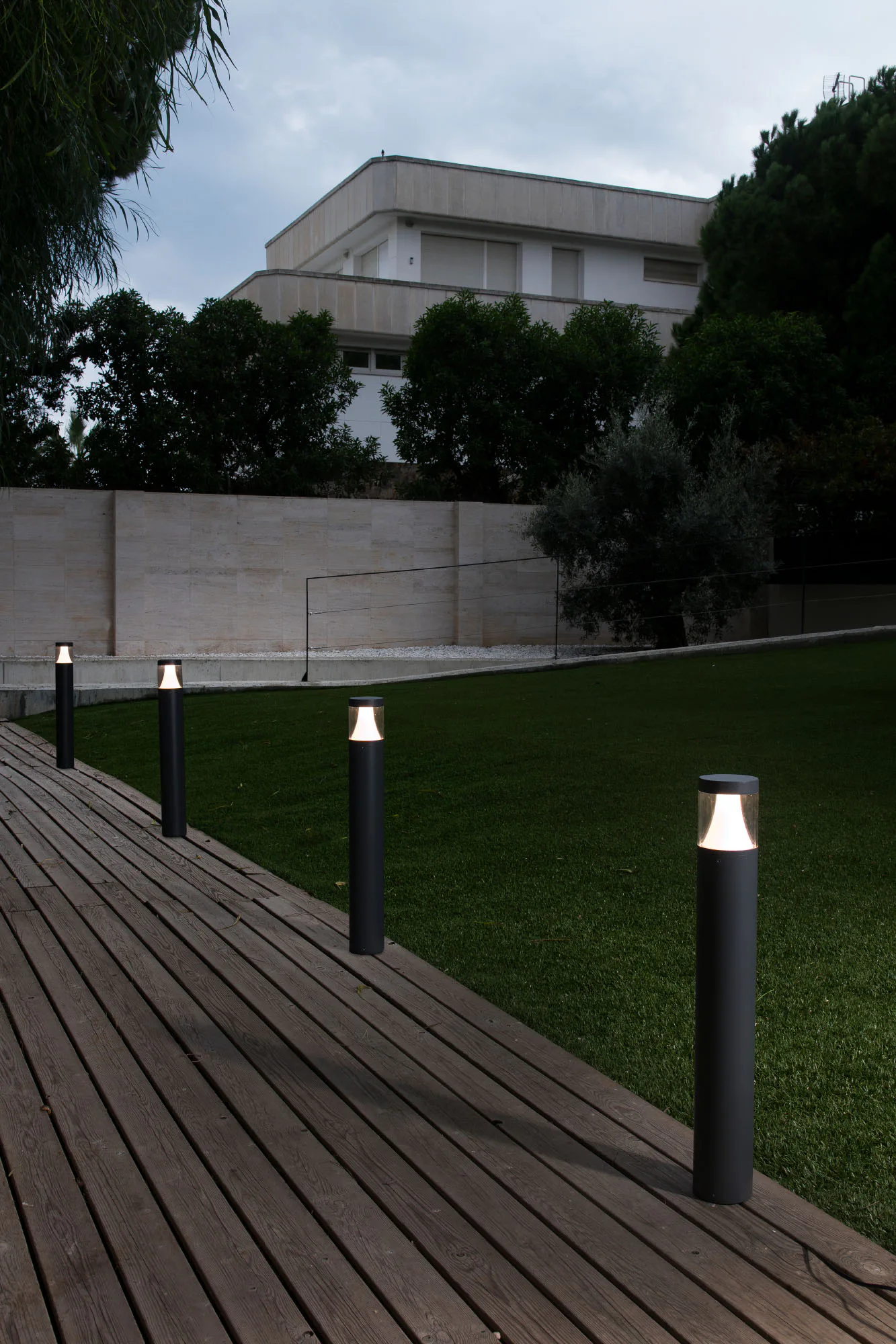 PLIM 1 Lámpara baliza color gris oscuro ambiente - FARO Barcelona