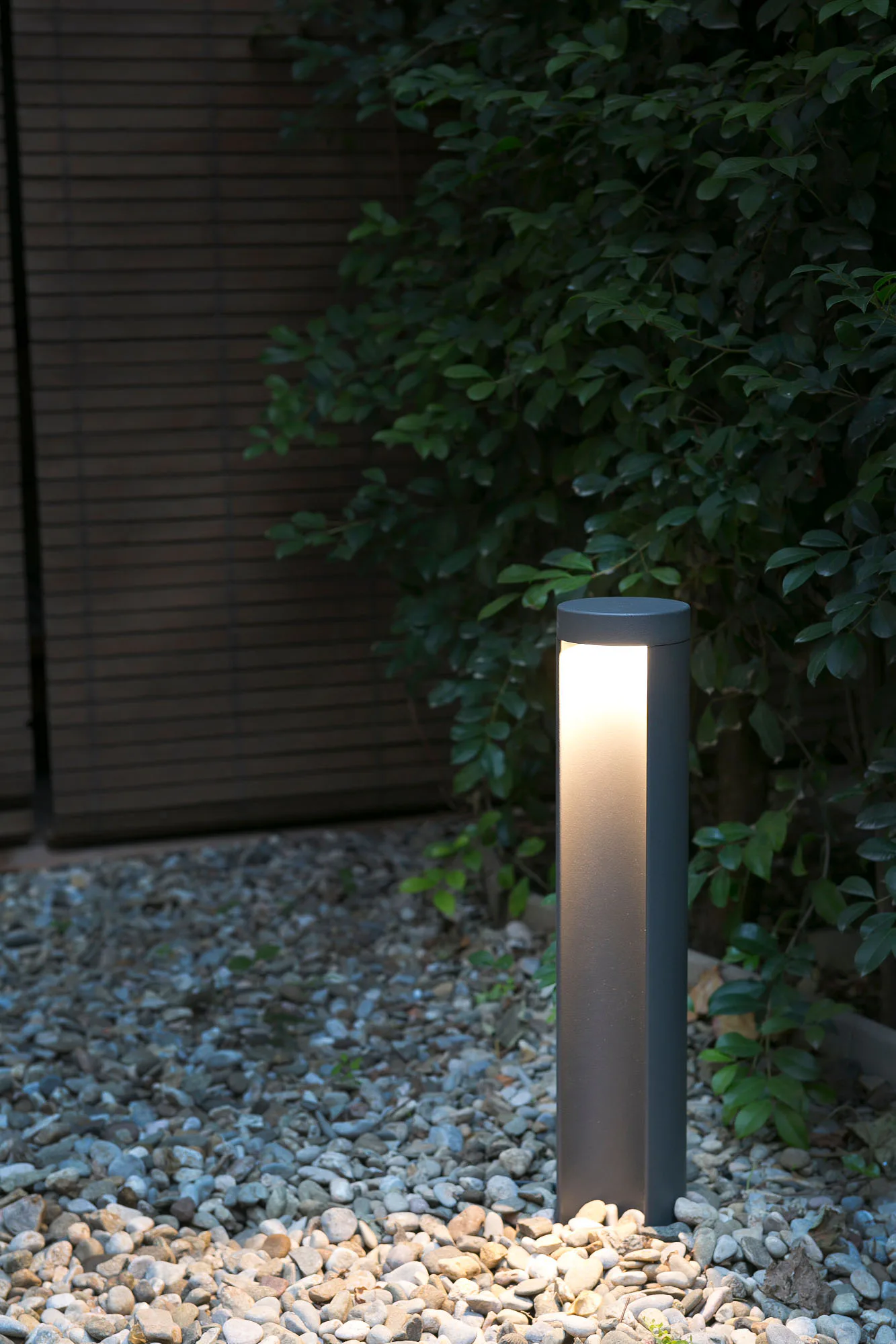 CHANDRA Lámpara baliza color gris oscuro ambiente - FARO Barcelona